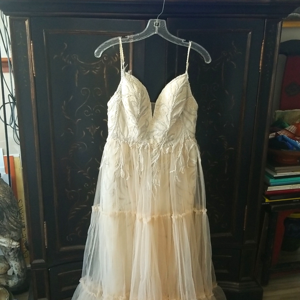 Riki Dalal Skin Tone Designer Ruffled Layered Beaded Shimmer Evening Gown  S 38